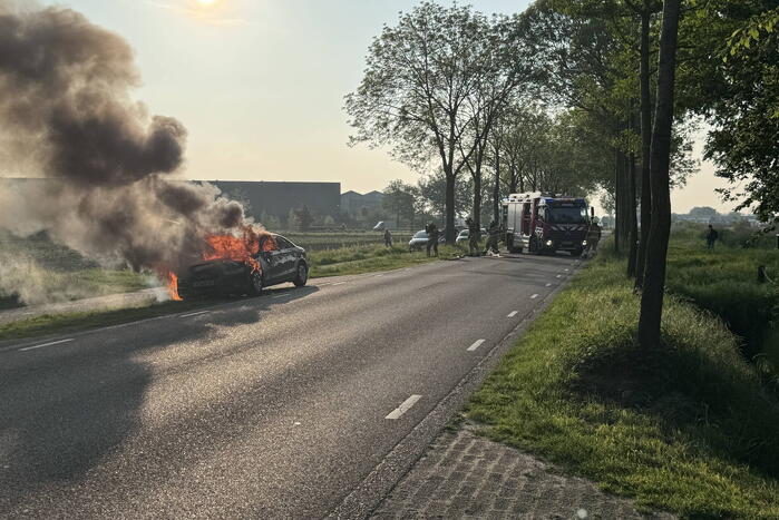 Auto verwoest door brand tijdens rit